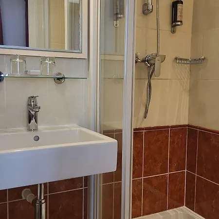 Magda Champs Elysées