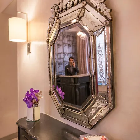 Magda Champs Elysees 3* パリ