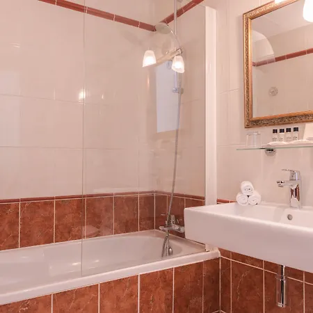 Magda Champs Elysees 3* パリ