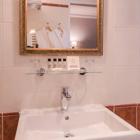 Magda Champs Elysees パリ