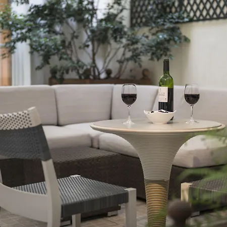 Magda Champs Elysees パリ