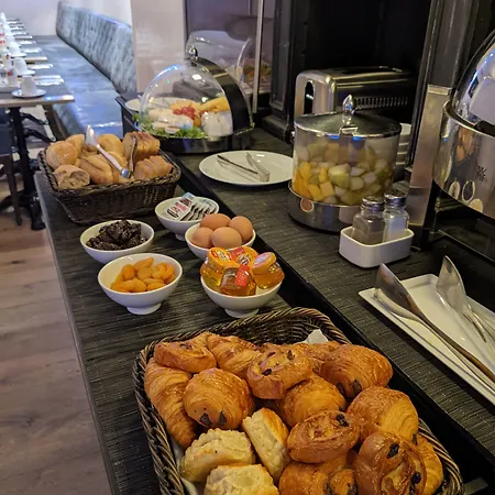 Magda Champs Elysees