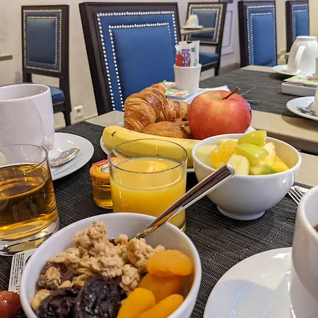 Magda Champs Elysees パリ