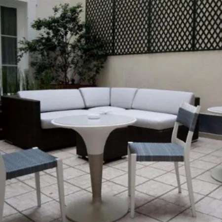 ホテル Magda Champs Elysees パリ