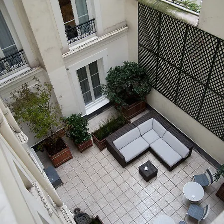 Magda Champs Elysees 3* パリ