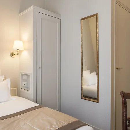 Magda Champs Elysees 3* パリ