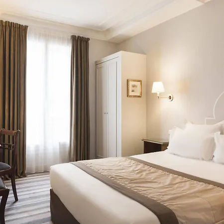 Magda Champs Elysees パリ