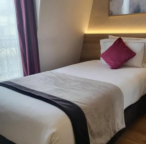 Magda Champs Elysees