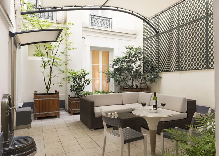 Magda Champs Elysées Parigi