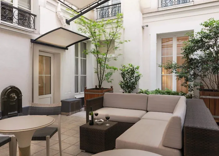 Magda Champs Elysées